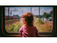 专家支招：如何应对火车上的吵闹孩子？
