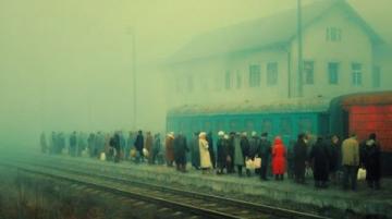 火车站台惊心动魄：86秒生死救援温暖人心