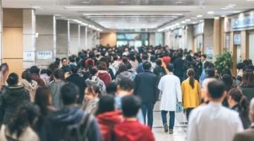 阜阳双节热潮提前涌现：火车站人潮涌动，预计发送旅客94.1万人次