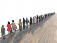 拄拐乘客踏上暑运旅途