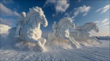 哈尔滨冰雪大世界诞生奇景!零下30度冰雕突然喷出热气。