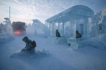 哈尔滨百年列车冰雕唤起城市记忆