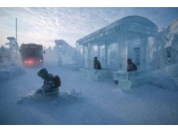 哈尔滨百年列车冰雕唤起城市记忆