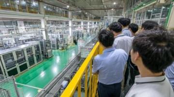 青岛动车段多措并举保障冬季动车组安全运行应对寒潮挑战