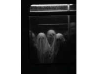 深夜列车上的意外之痛：母女惊魂记与人性的光与影