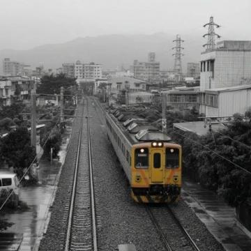 部分列车晚点 广深线多条线路因火情临时封锁