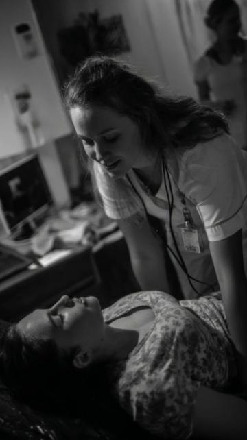 D3078次列车现生命奇迹：孕妇突然临盆乘警医护接力护航