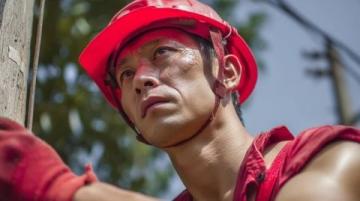 大学生陈明宇列车紧急救人，获济南铁路局锦旗表彰