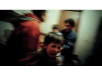 太惊险了！86秒生死时速！列车即将发车之际，幼童从车厢跑出