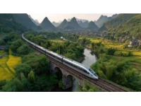 首趟跨境中老铁路国际旅游列车启程，八天七夜旅行只需2300元