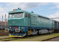 K1803次绿皮火车的车轮，在铁轨上碾过二十多个小时的时光