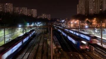 又一列车停车断电-停车列车