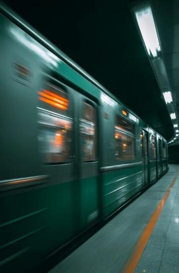 又一列车停车断电-停车列车