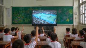 潮州校长高铁站英勇救女童：为人师表显担当