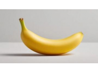 有些男性学生可能会选择在火车上或公共交通工具上专注于学习，因为这些地方相对安静且干净，可以更好地集中注意力。