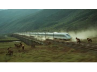 天津至承德火车需绕行北京耗时约三小时