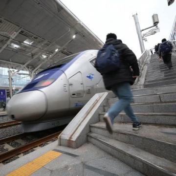 寒冬中坚守：银川动车运用所保障列车安全检修