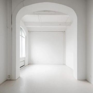 七个月婴儿被疏忽母亲遗忘在火车上：全网哗然