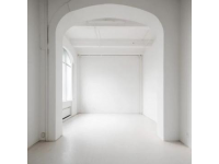 七个月婴儿被疏忽母亲遗忘在火车上：全网哗然