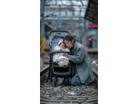 全网炸锅！江西宝妈下车忘带7个月宝宝，列车员暖心接力，网友吵翻了