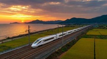 孝心满满!高铁带高龄母游三亚,362元硬座引发热议