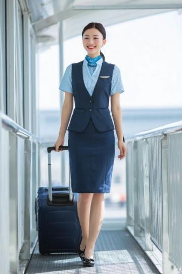 揭秘高铁15元盒饭常缺货的背后策略:乘务员透露利润驱动下的餐食博弈