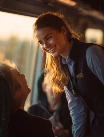 无座票蹭站一等座被拒！列车员挡路引热议，规则与人情该咋选