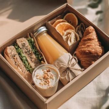 火车上的盒饭之旅