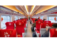 笑不活了！近日，吉林，一男子乘坐火车卧铺