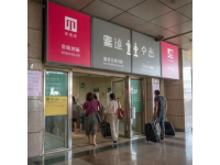 郑州东站人潮涌动见证胖东来魅力，打造城市温暖消费新体验