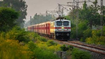 绿皮火车依然活跃:背后的社会意义与价值分析