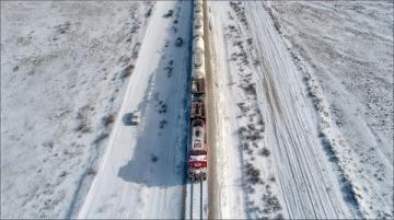 雪国列车活了从哈尔滨到漠河，一趟火车装下整个关东