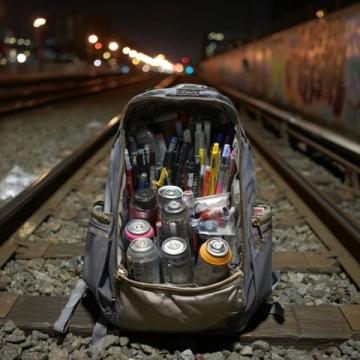 暖心!G928次列车乘客丢失黄金项链,地勤人员深夜成功寻回