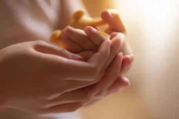 
如果您想讨论关于婴儿照顾和责任感的问题，或者需要更多信息，请告诉我。