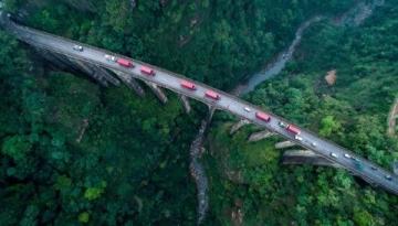 西渝高铁合川东隧道顺利贯通：全线建设取得重要进展