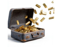 上海高铁惊现天价黄金箱！12公斤金饰险丢，列车长一个举动让全网怒赞这才是专业！