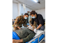 
春运列车紧急救援：生死时速的医者守护瞬间