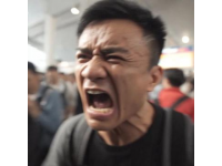 女子独自带三孩赶火车不慎走散，春运车站20分钟惊魂时刻