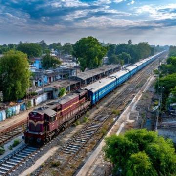 昆明至滇越边境的列车从云南府站启程