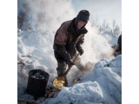 高铁地勤40分钟徒手找回万元金链，温暖中国速度