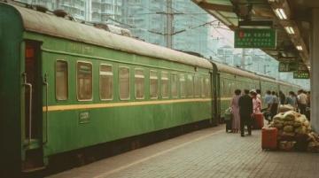 今年春运绿皮火车成热门选择，承载万千打工人乡愁与梦想