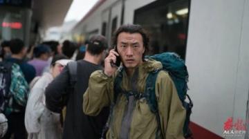 两万吨重载列车司机郝忠的春运坚守：保障能源供应不间断