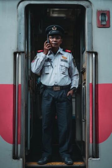 90后夫妻列车长的“520”：忙碌而浪漫的高铁之旅