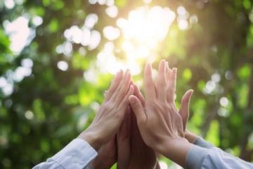 与您携手共乘人生旅程