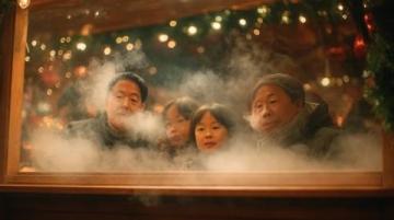 春运列车上的温暖时刻