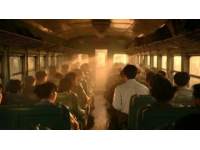 列车乘务员的辛勤工作：从哈尔滨到广州的四季变换之旅