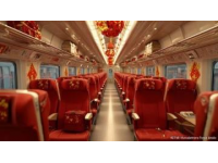 两万吨重载列车司机郝忠的春运坚守：保障能源供应不间断