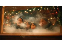 春运列车上的温暖时刻