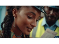 女子忘高铁上18万元现金，杭州警方连夜寻回