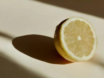 旅客月经突至遭遇困境：K228次列车上的尴尬经历